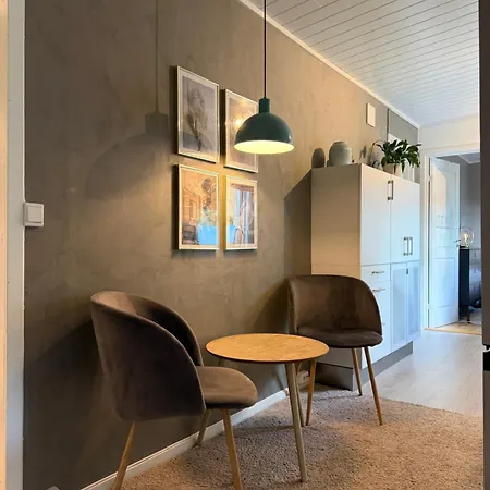 Main Part Of A Detached House, 3 Bedrooms, Large Parking Area! Appartement Lakselv