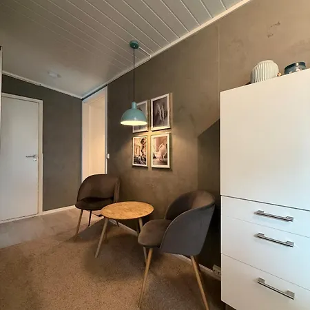 Main Part Of A Detached House, 3 Bedrooms, Large Parking Area! Lakselv