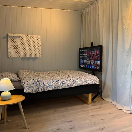 Appartement Main Part Of A Detached House, 3 Bedrooms, Large Parking Area! Lakselv