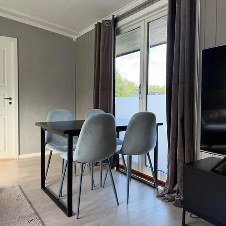 Main Part Of A Detached House, 3 Bedrooms, Large Parking Area! * Lakselv