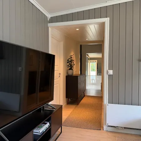 Main Part Of A Detached House, 3 Bedrooms, Large Parking Area! Lakselv