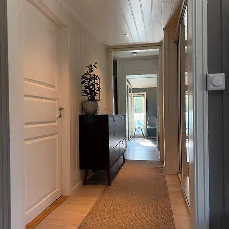 Main Part Of A Detached House, 3 Bedrooms, Large Parking Area! * Lakselv